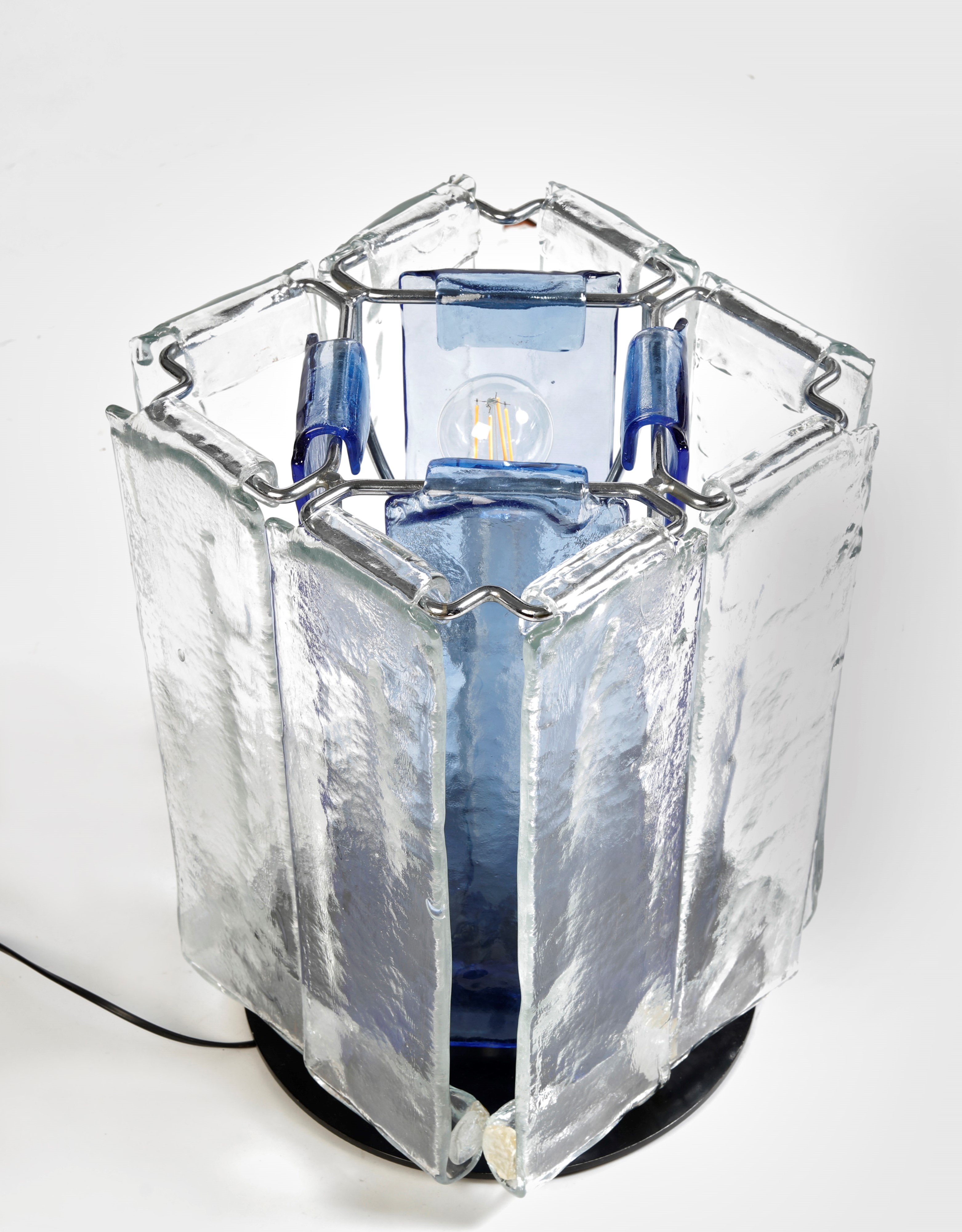 Lampada da tavolo modello “Laguna” in vetro di Murano azzurro e bianco