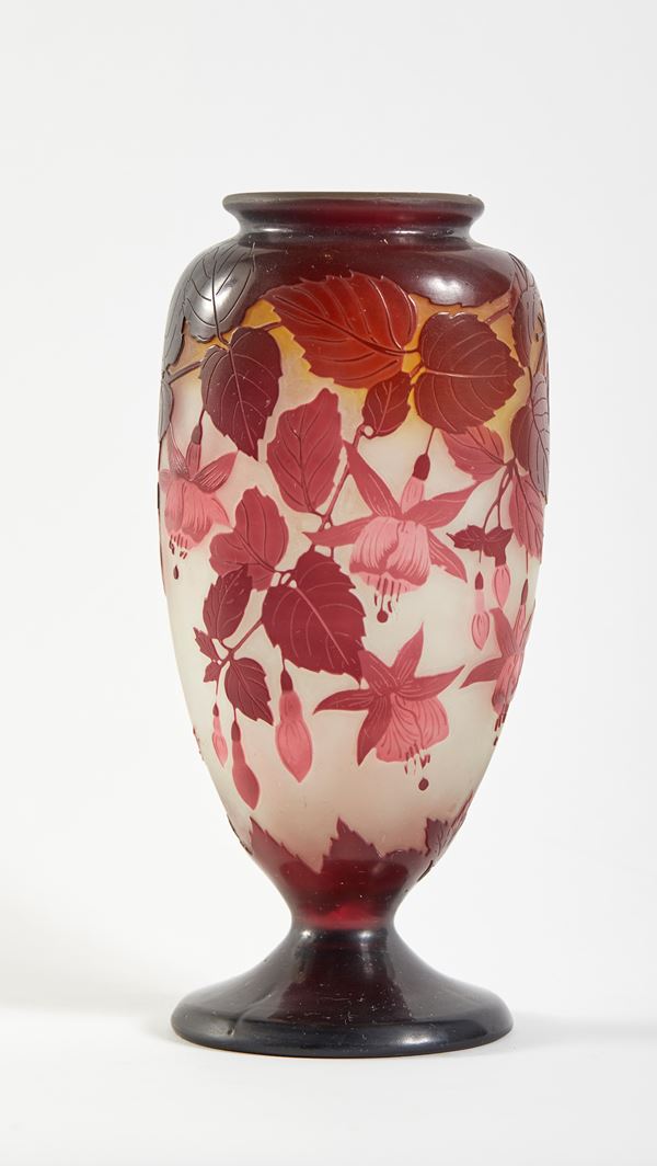 Emile Galle - Vaso a decoro con fiori caduti dall’alto