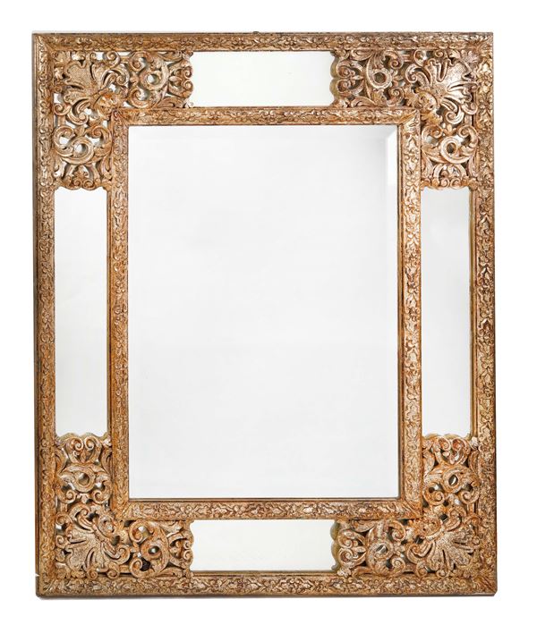 Specchiera con cornice dorata