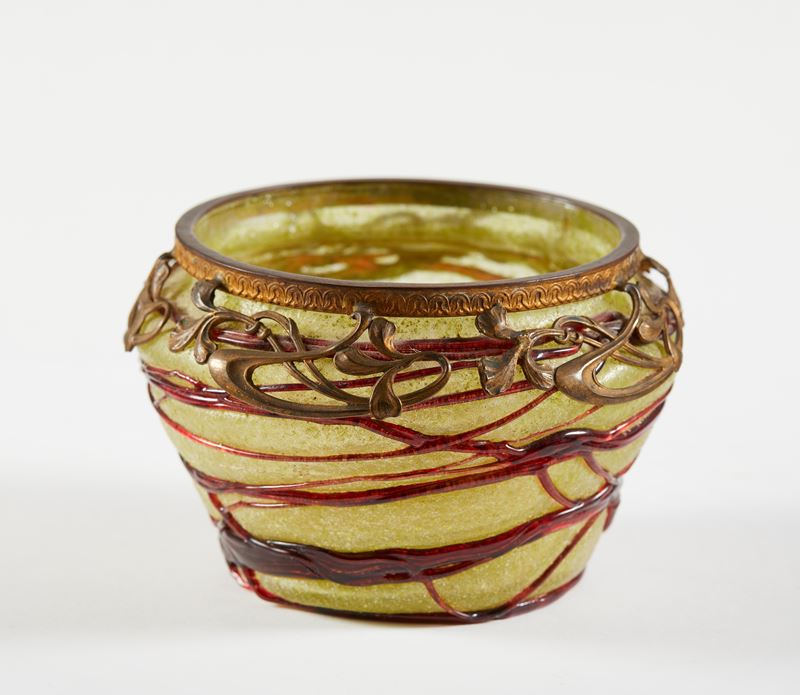 Loetz : Vaso in Vetro Iridato Loetz con decori in metallo  - Vetro Iridato - Asta Dimore Eclettiche: I Sessione - Vetri e Argenti - Fidelis Auctions