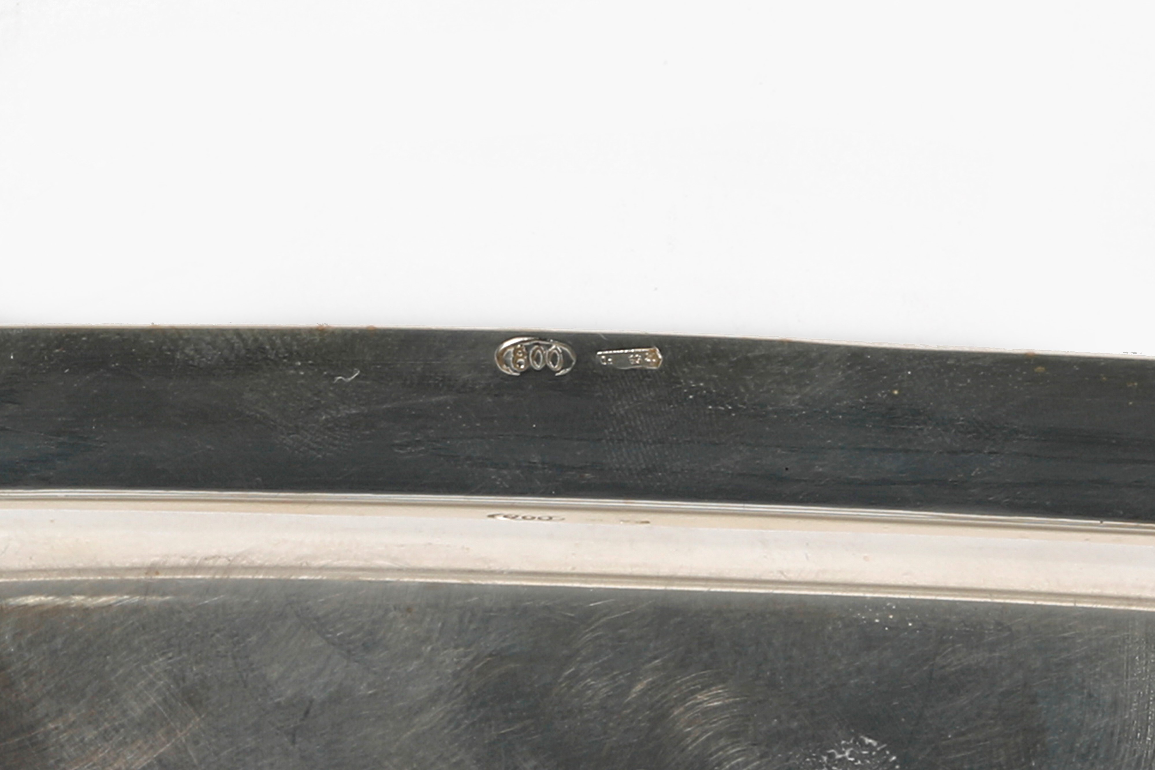 Vassoio in argento 800.